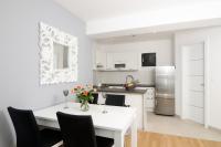Kuchyňa alebo kuchynka v ubytovaní Apartment Atlant