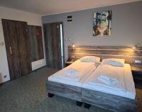 Łóżko lub łóżka w pokoju w obiekcie Hotel Giżycko