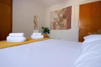 Postel nebo postele na pokoji v ubytování 5-min to the beach, 1-bed apt