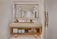 Ein Badezimmer in der Unterkunft 1 Hotel South Beach