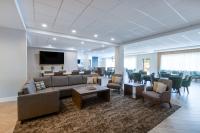 Staybridge Suites Atlanta Airportにあるシーティングエリア