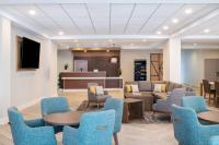 Staybridge Suites Atlanta Airportにあるテレビまたはエンターテインメントセンター