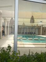 Bazén v ubytování Luxueux appart-hotel nebo v jeho okolí