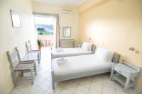 Postel nebo postele na pokoji v ubytování Galini Beach Hotel