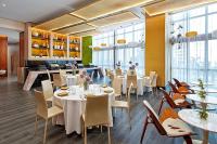 Ein Restaurant oder anderes Speiselokal in der Unterkunft The Grayson Hotel Miami Downtown 