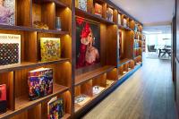 Die Bibliothek im Hotel