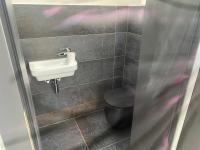 Koupelna v ubytování Vila Tanvald s wellness a wallboxem