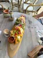 ホテルの敷地内または近くでの食事または食べ物