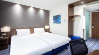 Een bed of bedden in een kamer bij Holiday Inn Express The Hague - Parliament by IHG