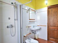A bathroom at Rustic Holiday Home in Città di Castello with Swimming Pool