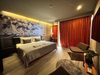 Sino House Phuket Hotel - SHA Plusにあるベッド
