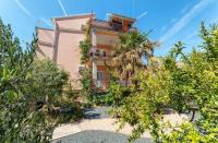 Vonkajšia záhrada v ubytovaní Apartment Goge
