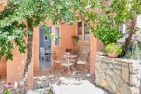 Vonkajšia záhrada v ubytovaní Apartment Dora
