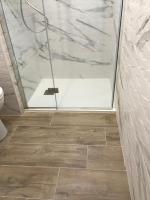 Łazienka w obiekcie Appartement avec piscine - rez de jardin