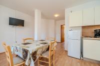 Kuchyňa alebo kuchynka v ubytovaní Apartments Mlado