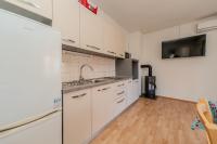 Kuchyňa alebo kuchynka v ubytovaní Apartments Mlado