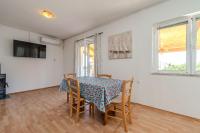 Televízia a/alebo spoločenská miestnosť v ubytovaní Apartments Mlado