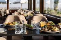 Jídlo v hotelu nebo okolí