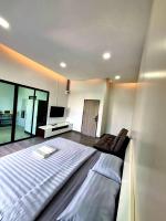 Postel nebo postele na pokoji v ubytování Aqua Residences อควา เรสซิเดนซ์ ห้องพักใหม่ให้เช่า ติดรถไฟฟ้าสถานีวุฒากาศ