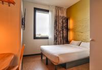 B&B HOTEL Paris Porte d'Orléansにあるベッド