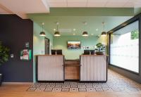 B&B HOTEL Paris Porte d'Orléansのロビーまたはフロント