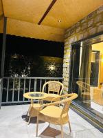 Jawai's Wildness Lodgeにあるバルコニーまたはテラス
