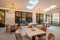 Posezení v ubytování Iman Hotel