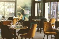 Posezení v ubytování Logis Hôtel Restaurant du Parc