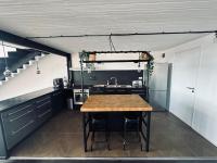 Kuchnia lub aneks kuchenny w obiekcie Loft duplex and rooftop