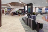 Courtyard Memphis Downtownにあるシーティングエリア
