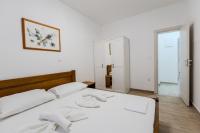 Postel nebo postele na pokoji v ubytování Apartments Lorena