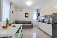 Kuchyň nebo kuchyňský kout v ubytování Apartments Lorena