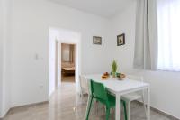 Postel nebo postele na pokoji v ubytování Apartments Lorena