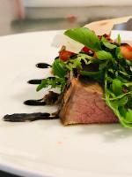 Jídlo v hotelu nebo okolí