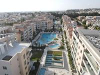 Bazén v ubytování Paphos Resort Retreat at Elysia Park with GYM POOL nebo v jeho okolí