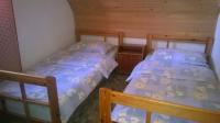 Een bed of bedden in een kamer bij Apartments Dora