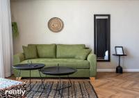 Ein Sitzbereich in der Unterkunft Luxury Apartments And Studios At Sea Side By Rently