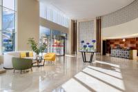 Grand Millennium Al Wahda Hotel and Executive Apartments Abu Dhabiにあるシーティングエリア