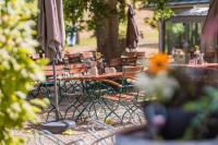 a group of tables and chairs in a park at Frühstückspension Spitzauer in Nittendorf