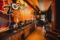 Un restaurante u otro lugar para comer en Zoom Hotel Mulawarman