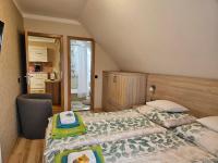 Łóżko lub łóżka w pokoju w obiekcie Apartman Siesta Bük - Bükfürdő
