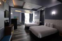 Ein Bett oder Betten in einem Zimmer der Unterkunft Days Inn &amp; Suites by Wyndham Milwaukee