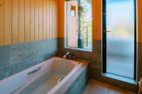 女性のための森サウナ 一棟貸し宿 SORA 宙 Forest sauna villa SORAにあるバスルーム