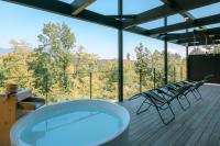 女性のための森サウナ 一棟貸し宿 SORA 宙 Forest sauna villa SORAにあるバルコニーまたはテラス