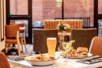 Jídlo v hotelu nebo okolí