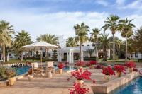 Sharq Village & Spa, a Ritz-Carlton Hotelの敷地内または近くにあるプール