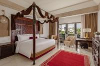 Sharq Village & Spa, a Ritz-Carlton Hotelにあるベッド