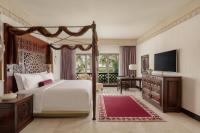 Sharq Village & Spa, a Ritz-Carlton Hotelにあるベッド