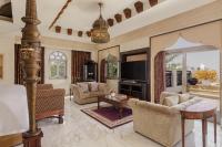 Sharq Village & Spa, a Ritz-Carlton Hotelにあるシーティングエリア
