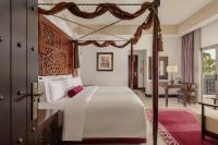 Sharq Village & Spa, a Ritz-Carlton Hotelにあるベッド
